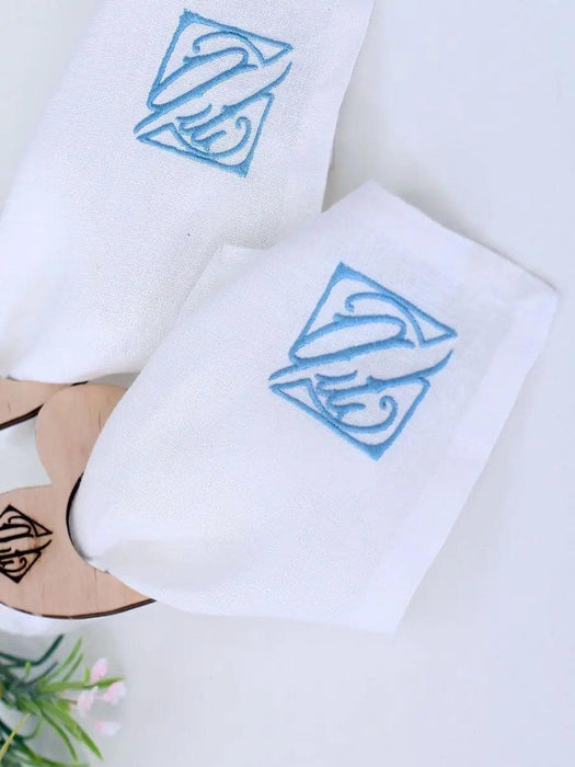 Customizable Monogrammed Linen Napkin Set - Sophisticated Elegance for Home and Gifting