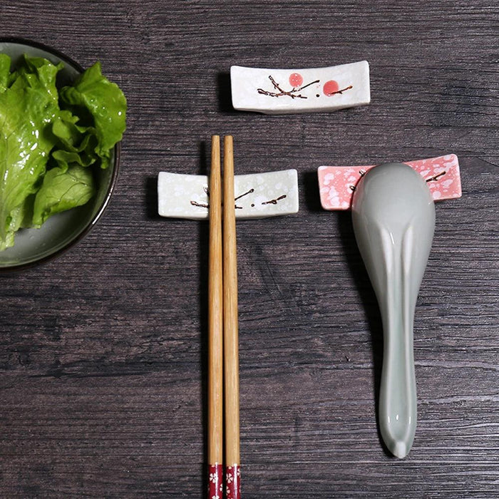 Charming Eco-Conscious Snowflake Ceramic Chopstick Holder - Enhance Your Dining Experience with Japanese Elegance