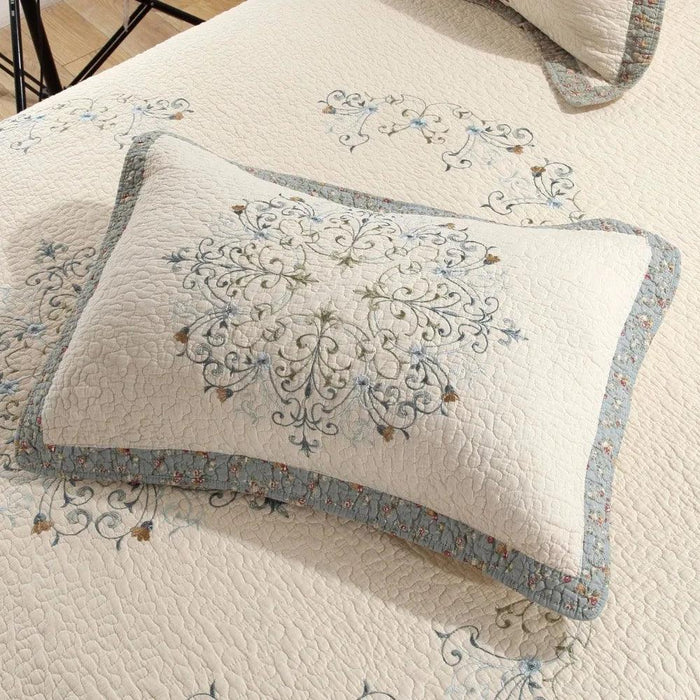 Elegant European Embroidered King Cotton Bedspread Set - 3-Piece Oversized Quilt with Matching Pillow Shams for Summer Relaxation