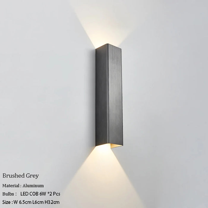 Luxe Golden Glow LED Wall Sconce for Contemporary Indoor Illumination