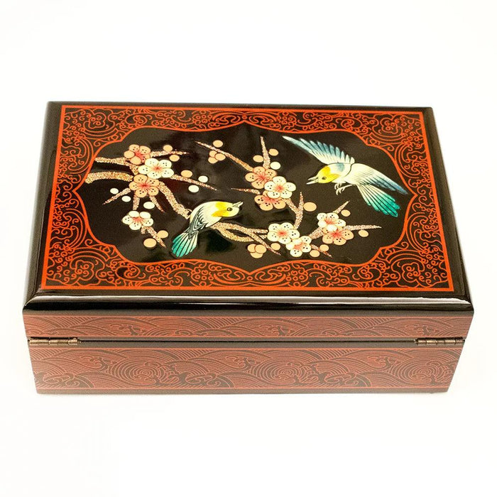 Exquisite Handcrafted Chinese Lacquer Jewelry Box with Mirror - A Beautiful Keepsake for Your Treasures