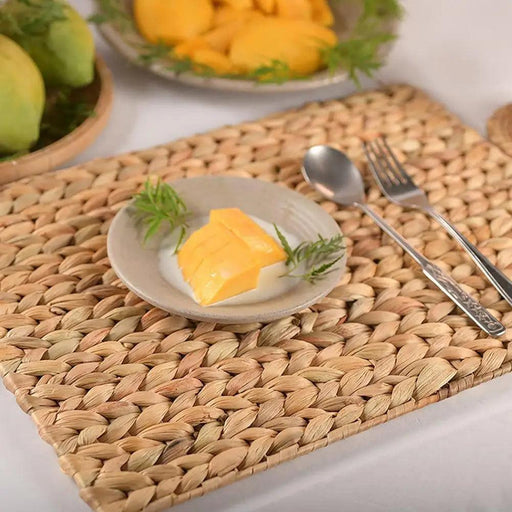 Chic Handcrafted Water Hyacinth Placemats - Stylish Heat-Resistant Table Mats with Timeless Braided Design