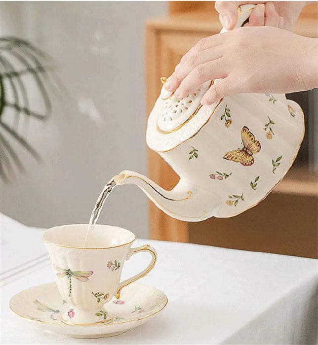 Charming Vintage Butterfly Tea and Coffee Set - Exquisite Porcelain and Bone China, Luxurious 800ml Pot with Matching Saucer