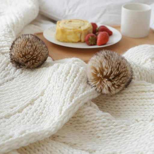 Elegant Chenille Knit Throw Blanket with Adorable Pompoms - Luxurious Warmth for Your Sofa and Bedding