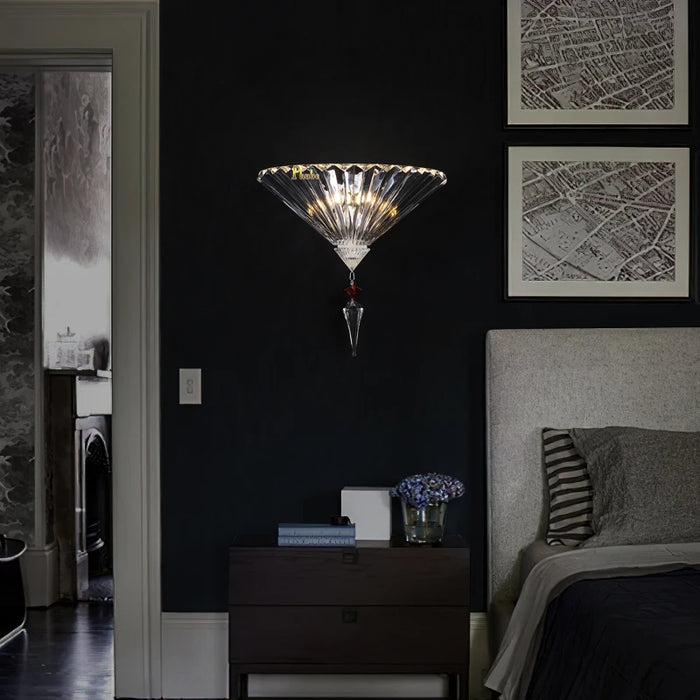 Elegant Crystal Wall Light with Reflective Accent - A Chic Addition for Any Space