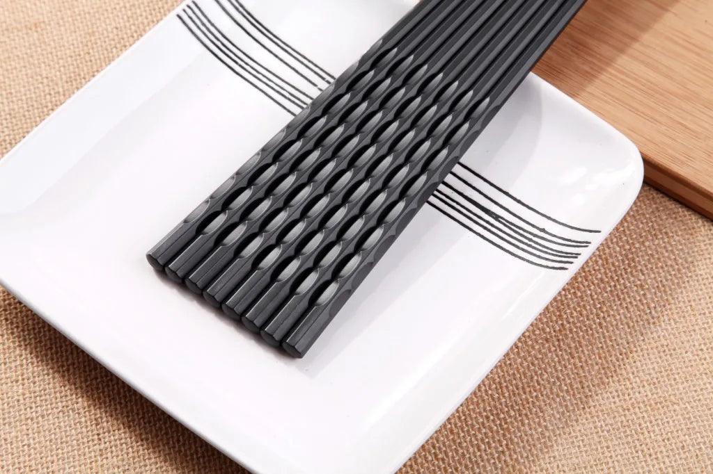 Sophisticated Black Fiberglass Chopsticks - Non-Slip Utensils for Sushi and Asian Dishes