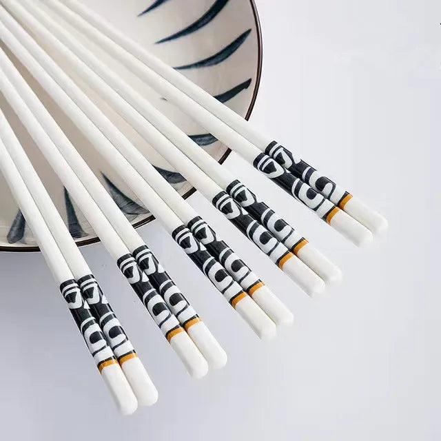 Elegant Japanese Porcelain Chopstick Set - 5 Pairs for a Refined Dining Experience