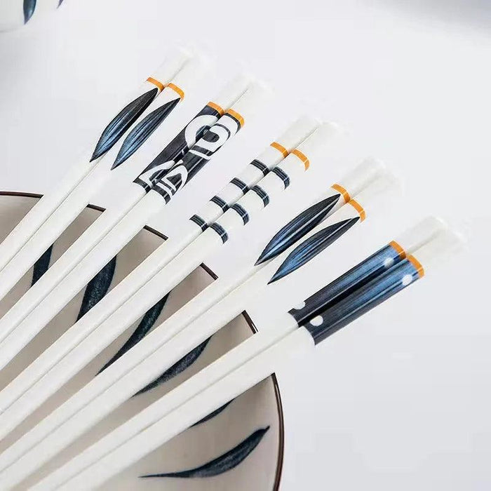 Elegant Japanese Porcelain Chopstick Set - 5 Pairs for a Refined Dining Experience