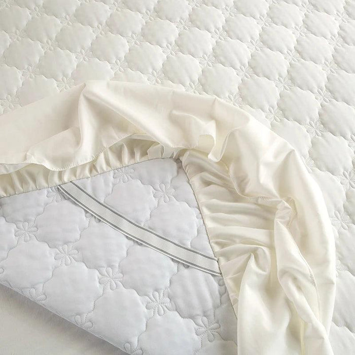 Plush Quilted Mattress Protector with Solid Color Bed Skirt - Skin-friendly Bedspread (No Pillowcase)