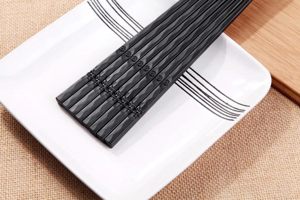 Sophisticated Black Fiberglass Chopsticks - Non-Slip Utensils for Sushi and Asian Dishes