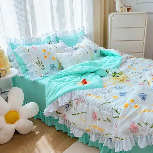 Elegant Lightweight Summer Quilt with Ruffled Edging