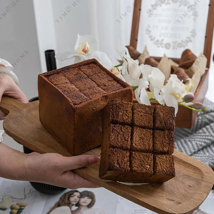 Realistic Caramel Cocoa Bread Model