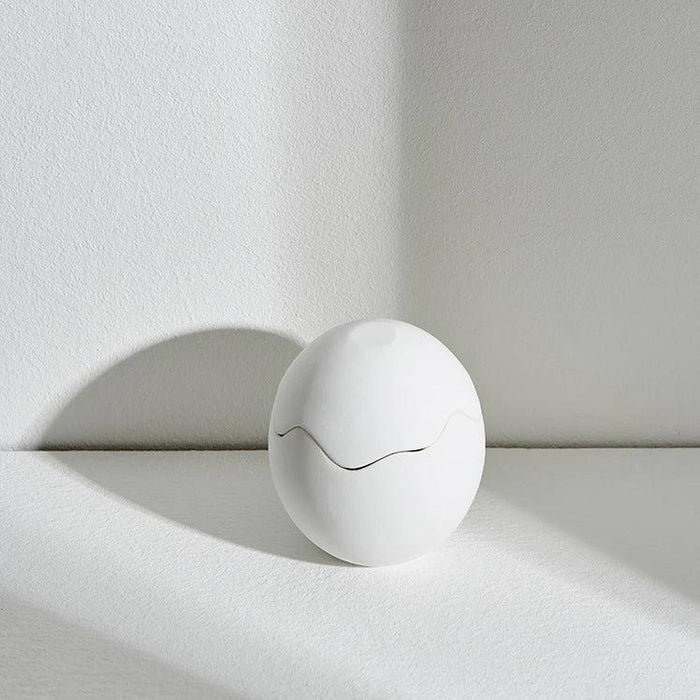 Artistic Egg-Shaped Aromatherapy Candle for Serenity and Relaxation