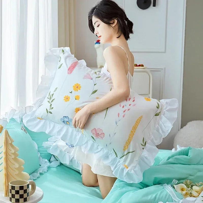 Chic Summer Lightweight Comforter with Ruffled Edges