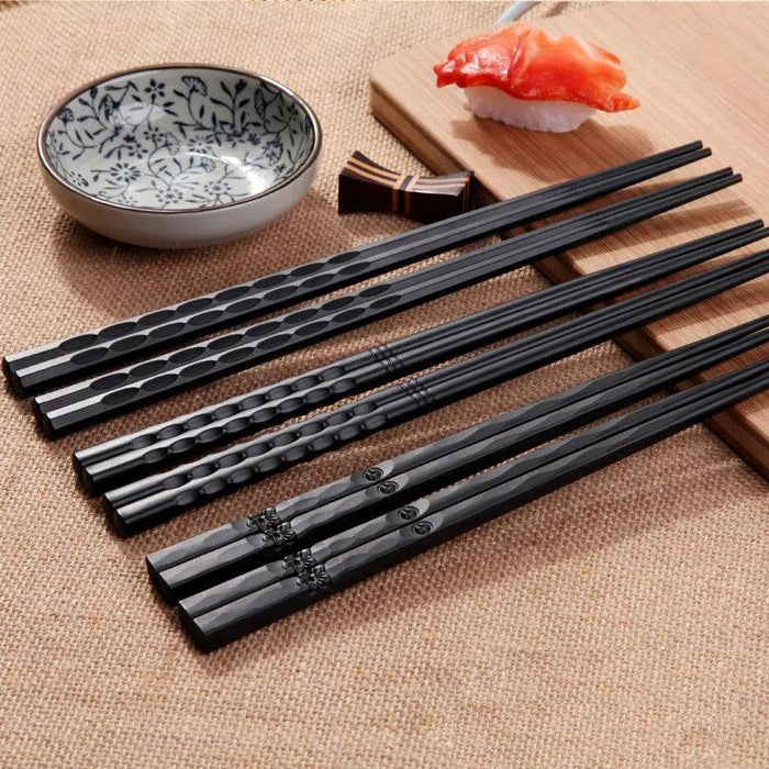 Sophisticated Black Fiberglass Chopsticks - Non-Slip Utensils for Sushi and Asian Dishes