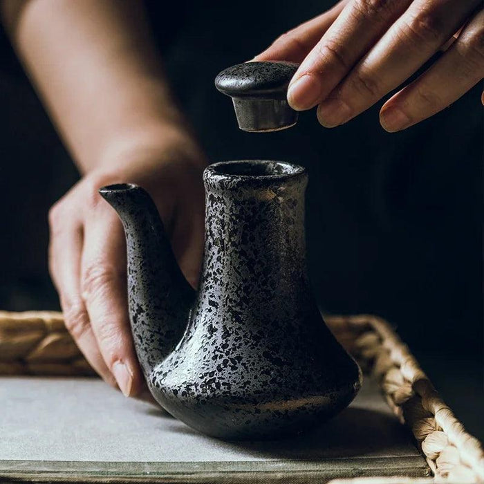 Elegant Japanese Ceramic Jar for Oils and Vinegars - Stylish Culinary Storage Solution