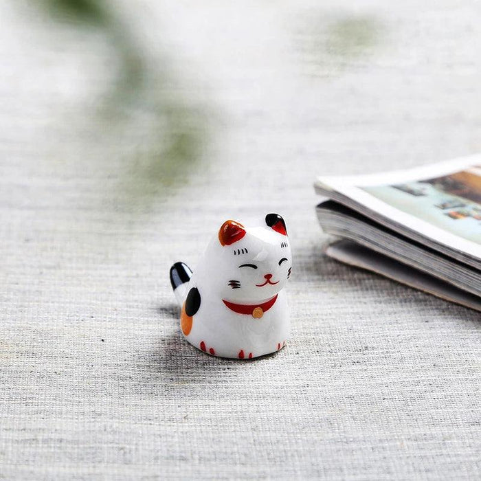 Whimsical Cat-Inspired Ceramic Chopstick Holder - Delightful Japanese Dining Accessory