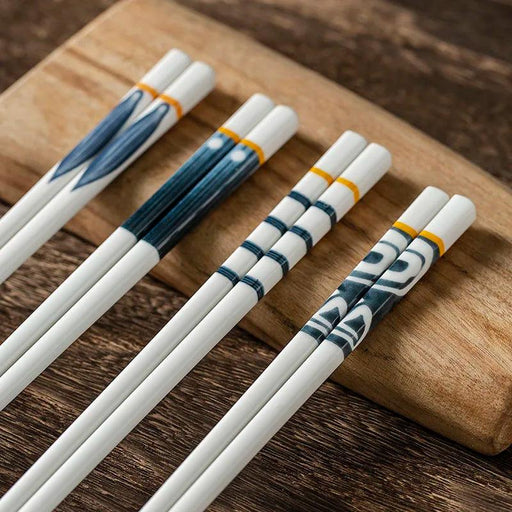 Elegant Japanese Porcelain Chopstick Set - 5 Pairs for a Refined Dining Experience