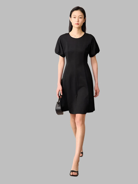 Elegant Minimalist Summer Dress - Stylish Round Neck with Lantern Sleeves