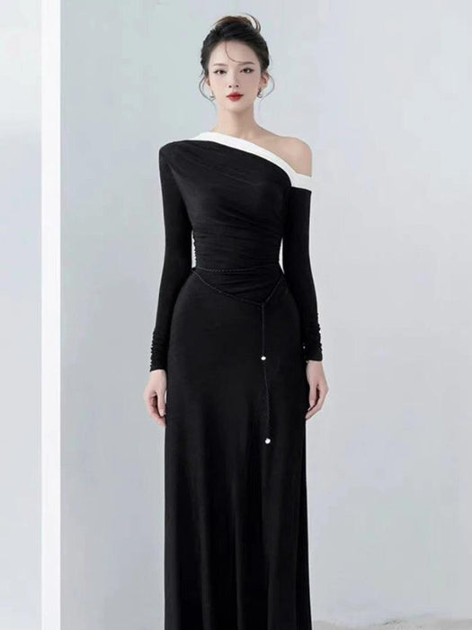 Autumn Dress with Distinctive Diagonal Collar and Lace-up