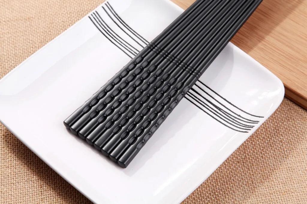 Sophisticated Black Fiberglass Chopsticks - Non-Slip Utensils for Sushi and Asian Dishes