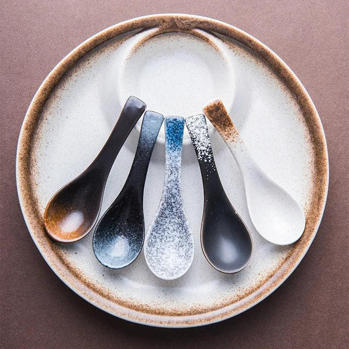 Elegant Japanese Ceramic Soup Spoon - Stylish Utensil for Dining and Culinary Delights