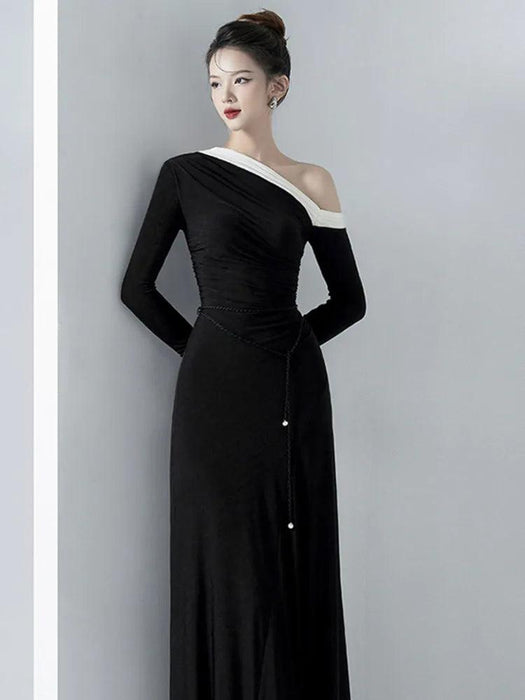 Autumn Dress with Distinctive Diagonal Collar and Lace-up