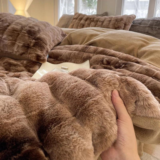 Luxurious Caramel Brown Velvet Fleece Bedding Set with Duvet Cover, Flat Sheet, and Pillowcases