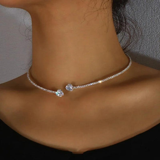 Sparkling Heart-Shaped Open Collar Choker Necklace for Women - Chic and Stylish Jewelry Accessory