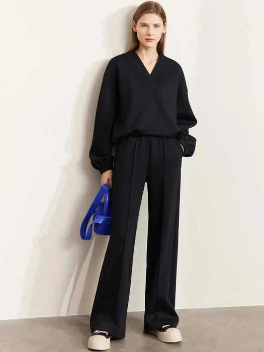 Chic Minimalist Lounge Set: Relaxed Sweatshirt and Straight-Leg Trousers