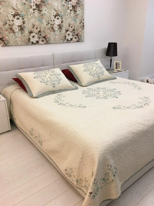 Elegant European Embroidered King Cotton Bedspread Set - 3-Piece Oversized Quilt with Matching Pillow Shams for Summer Relaxation