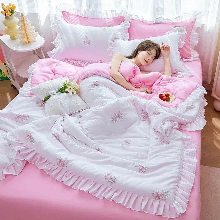 Chic Summer Lightweight Comforter with Ruffled Edges