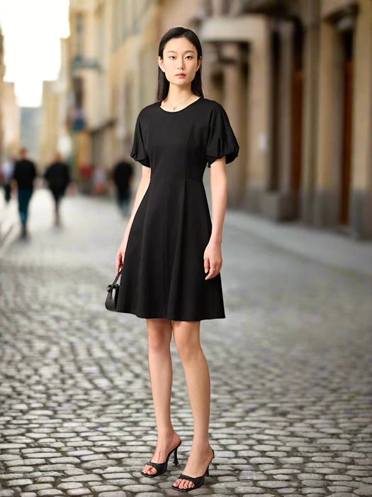 Elegant Minimalist Summer Dress - Stylish Round Neck with Lantern Sleeves