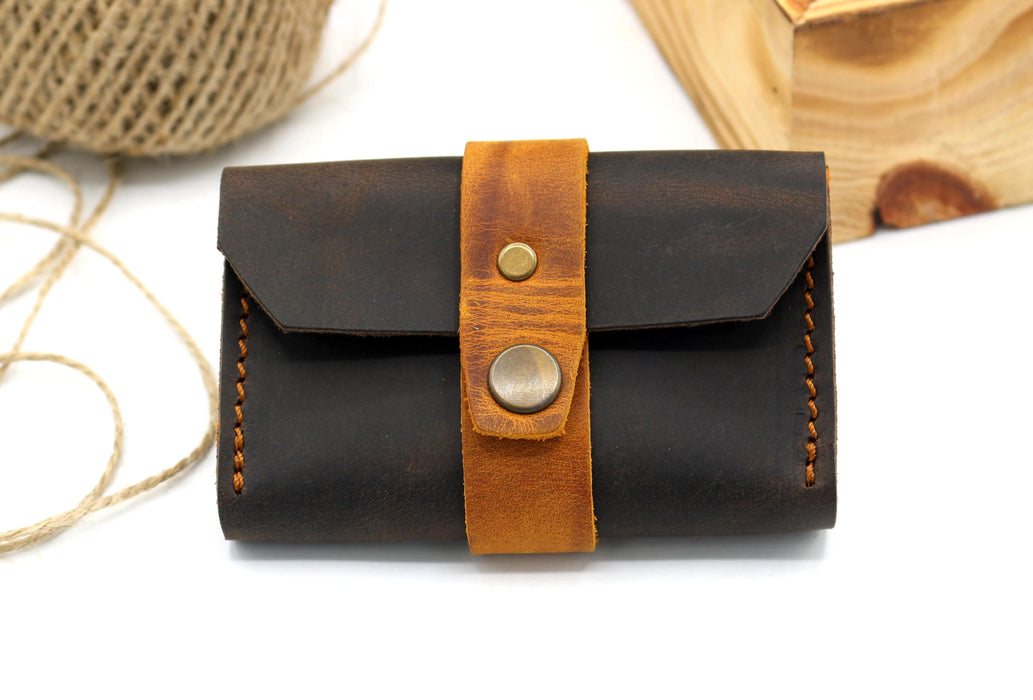 Kalalau Handcrafted Leather Belt-Mounted Card Holder for Timeless Elegance