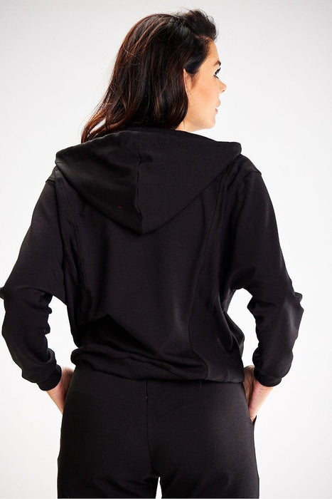 Stylish Zippered Sweatshirt with Chic Detailing and Handy Pockets