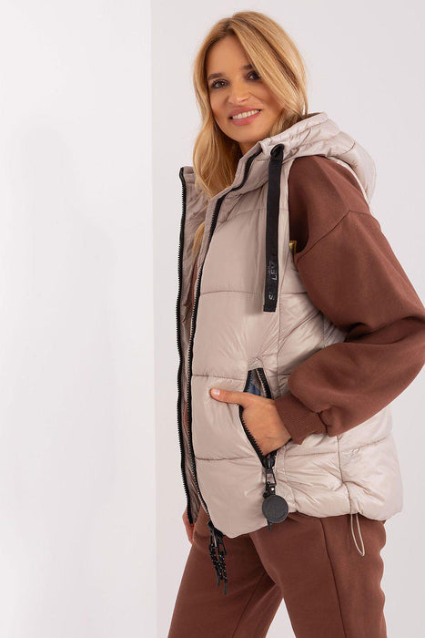 Hooded Quilted Vest - Trendy Sleeveless Insulated Jacket for Versatile Weather