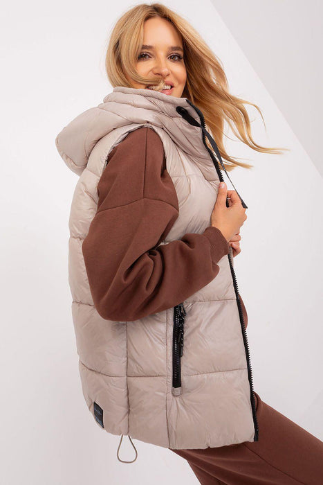 Hooded Quilted Vest - Trendy Sleeveless Insulated Jacket for Versatile Weather