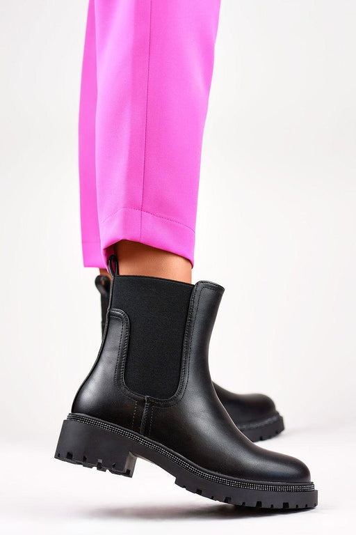 Sustainable Winter Elegance: Eco-Friendly Jodhpur Boots with Cozy Padding