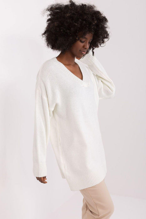 Sophisticated Contemporary Knit Sweater with Timeless Elegance