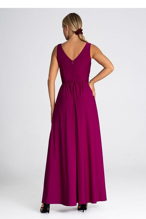 Sophisticated V-Neck Maxi Dress with Eye-Catching Front Slit and Tailored Waist Detail