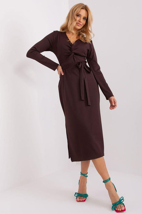 Chic Ribbed Daydress with Alluring Heart Neckline and Stylish Accents