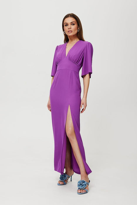 Charming V-Neck Maxi Dress with Elegant Waist Detail