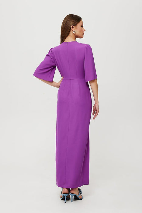 Charming V-Neck Maxi Dress with Elegant Waist Detail