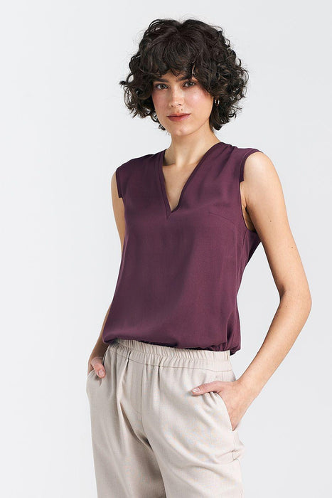 Chic Sleeveless Viscose Blouse with Pleated Details