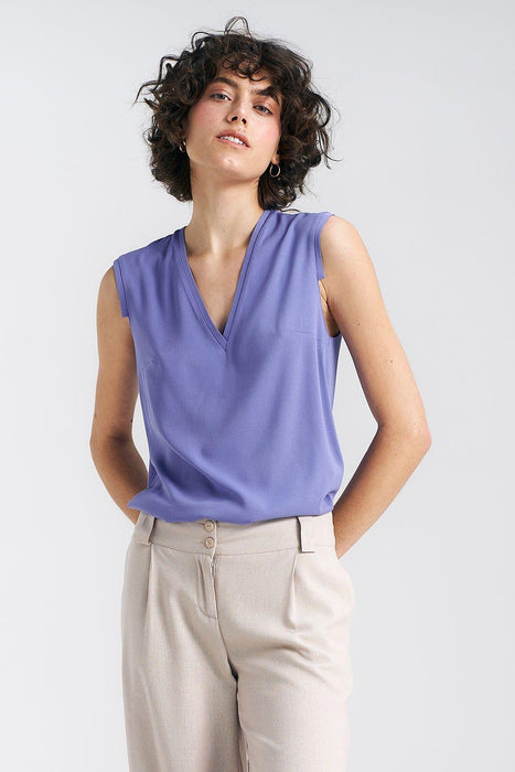 Chic Sleeveless Viscose Blouse with Pleated Details