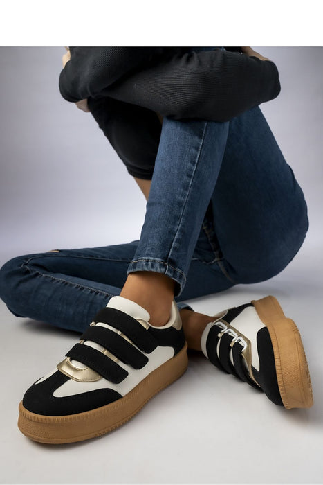 Sneakers model 210609