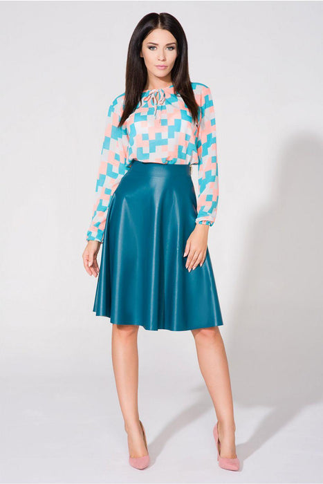 Sophisticated Teardrop Blouse with Stylish Bow Accent