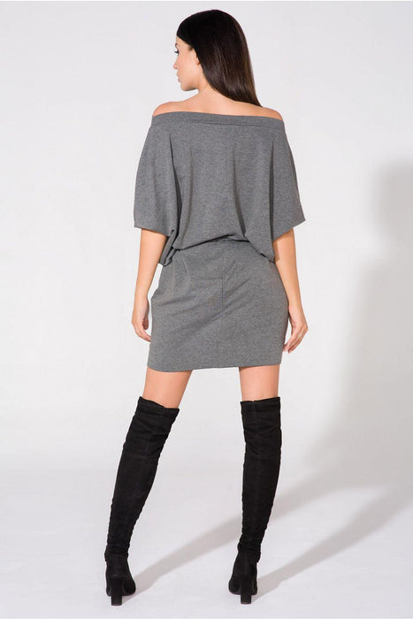 Effortless Chic Knit Dress with Stylish Oversized Pockets