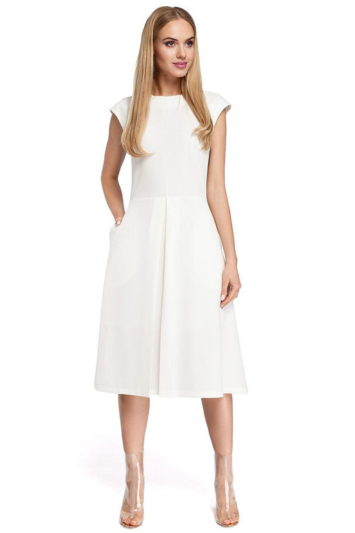 Chic Pleated Midi Dress - A Classic Addition to Your Wardrobe