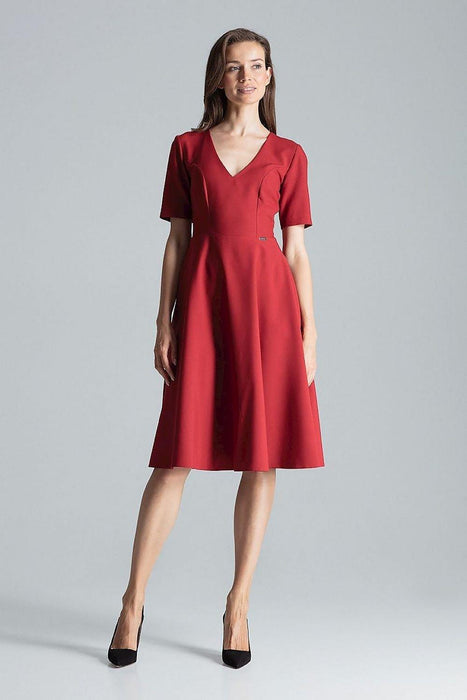 Elegant Sweetheart Midi Dress with Practical Side Pockets